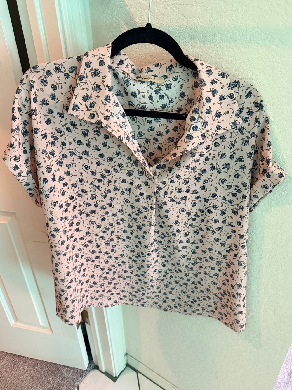 Women's Short Sleeve Floral Button-Front Top - Pink/Blue